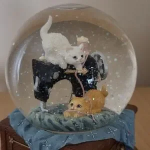 ⭐️ HOST PICK ⭐️ Cats Sew Purrfect Buttons & Bows Musical Snow Globe