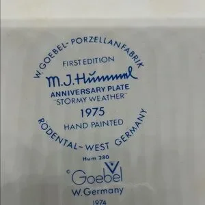 Hummel Cream And Green Art & Decals Wall Decor