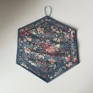 Humming Bird Embroidered Cloth Trivet Pot Holder Hanging Kitchen Decor 7" Floral
