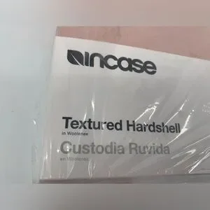 Incase Pink Textured Hardshell In Woolenex 15” MacBook Pro Thunderbolt