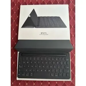 iPad Pro Smart Keyboard 10.5 in Model A1829 MPTL2LL/A Black Case