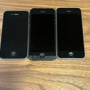 IPhones / IPad Lot Of 4 For Parts / Repair