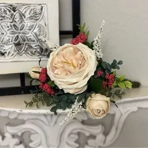 IT’S NEW Small Cream And Green Faux Floral Accent Arrangement