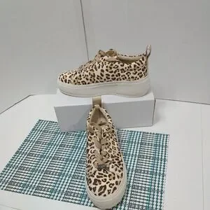J/Slides Womens  Tan Leather Leopard Fashion Sneaker Size 7.5M New Without Tag
