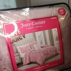 Juicy Coulture Crown 4 Piece Queen bed setSoft&Cozy new