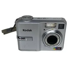 Kodak Easy Share C633 2.4in/ 6.1cm Digital Camera - Broken Screen - Parts Only