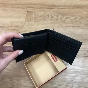 Levi’s Wallet NWT