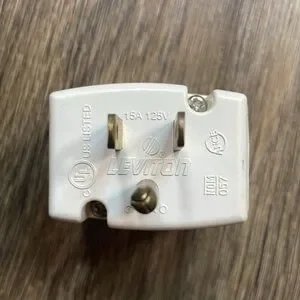 LEVITON 15A 125V Power Wall Adapter 3 Plug Ins