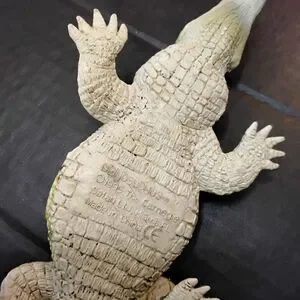 Lifelike Reptile Habitat Decor - Black And Yellow