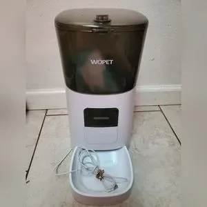Like New Wopet Automatic Feeder