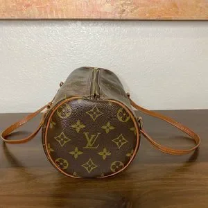 LOUIS VUITTON Monogram Bag. Papillon 26