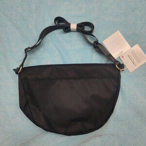 Lululemon Festival Bag 5L • Black/Gold • New