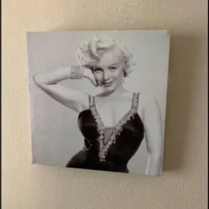 Marilyn Monroe wall decal
