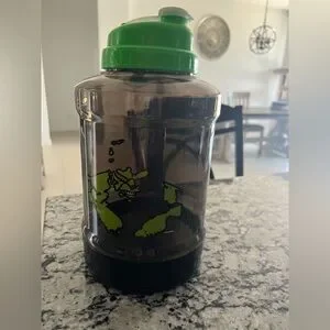 Marvel Hulk Flip Cap Water Bottle With Green Lid