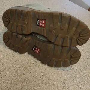 Men's  Canvas Chukka Boots Size 7.    M1