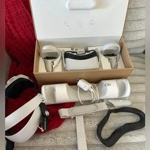 Meta Quest 2 VR Headset W/Controllers & Accessories