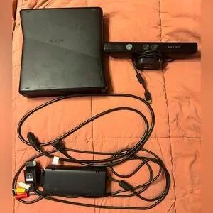 Microsoft Xbox 360 with Kinect console bundle