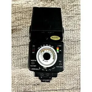 Minolta Auto 320X Flash Unit With Case For Film Cameras Untested As-is