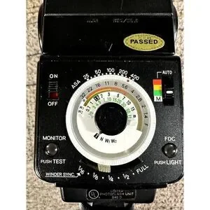 Minolta Auto 320X Flash Unit With Case For Film Cameras Untested As-is
