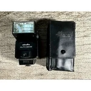Minolta Auto 320X Flash Unit with Case for Film Cameras Untested as-is