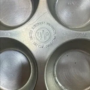 Muffinaire Aluminum 12 Muffin Pan United Aircraft Products USA Dayton OH