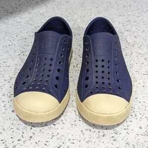 Native Jefferson Navy Blue Slip On Breatheable Water Shoe Sneaker Boys Size 12