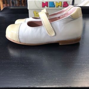 NENS Two-toned Mary Jane Size 24 EUR/ 7US