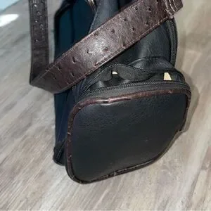 New Bueno Dog tote-carrier With On board Storage