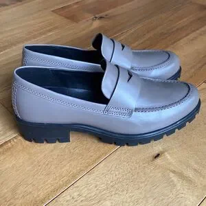 NEW Ecco “Modtray” Penny loafer