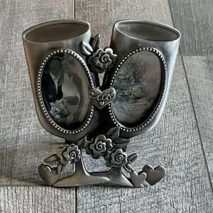 New Fetco  Metal Champagne Glasses Picture Frame. 6in. x 5 in. Total