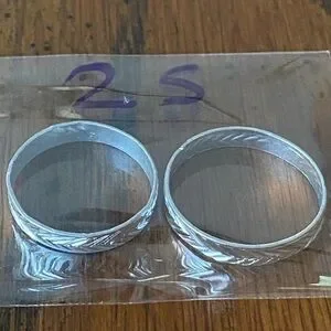 NEW - Fine Fashion Unisex Lightweight Aluminum 2 Count Rings (Silver / 16-19MM)