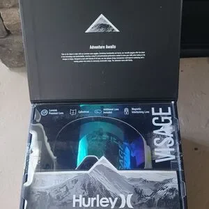 NEW Hurley Visage Premium Snow Goggles With Carrying Case