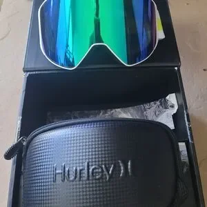 NEW Hurley Visage Premium Snow Goggles With Carrying Case