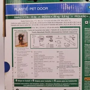 New In Box PETSAFE Plastic Pet Door Small 1-15 LBS New 6-3/8"x10-1/8"