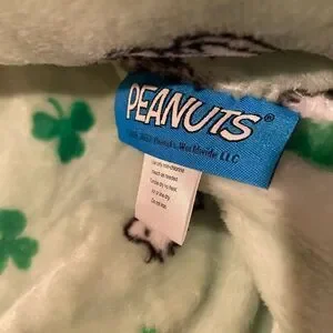 NEW NWT Snoopy Berkshire St. Patty’s Day Blanket Throw Shamrock Peanuts