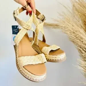NEW TARGET UNIVERSAL THREAD White Beige Platform Wedge Heel Sandals Slides 7.5