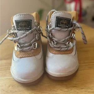 New Timberland Tan And White Boots With Chunky Sole