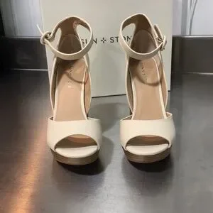 New WB Woman’s Sun + Stone High Heel