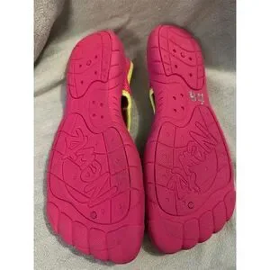 Newtz Girls Water Shoes Floral Slip On Size 4-5 Beach Activewear