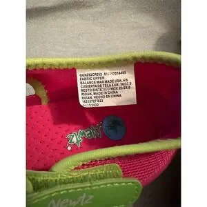 Newtz Girls Water Shoes Floral Slip On Size 4-5 Beach Activewear