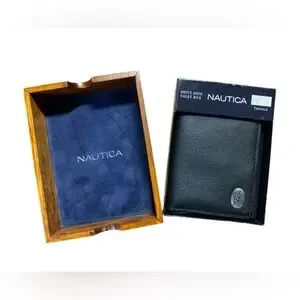 NIB NAUTICA Full Grain Leather Men’s Black Tri-Fold Wallet w/Wooden Valet Box