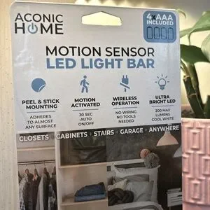 NIB NWT Wireless Motion-Sensor LED Light Bar Battery Operated