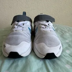 Nike Downshifter 12 DM4193-106 In Gray And White Kids Size 10.5