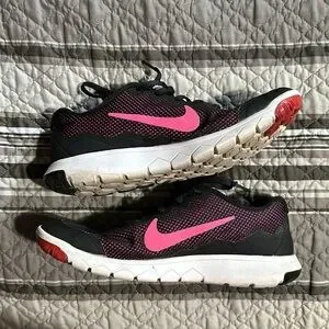 NIKE WOMEN’S BLACK & PINK WALKING RUNNING ATHLETIC SNEAKER SHOES