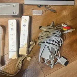Nintendo Wii Console Set With White Accessories