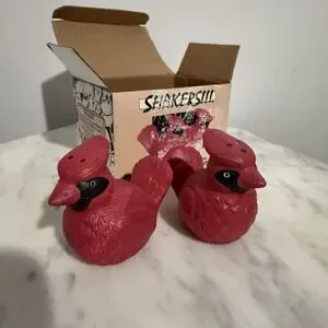Northern Cardinal Red Bird Ceramic Salt & Pepper Shakers Set Vintage Dinner