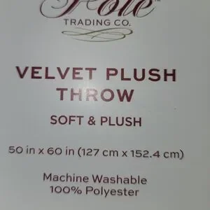 NORTHPOLE Velvet Plush Throw - Red And Cream