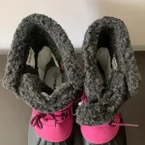 NWOT Cat & Jack Thermolite Ecomade Girl Snow Boot