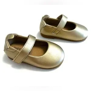 (NWOT) Thee Bron Stylish Gold Kids Dress Shoes With Velcro Straps Girls 5T