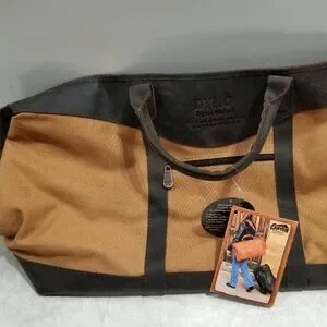 NWT Canyon Outback Leather Goods Duffle Bag